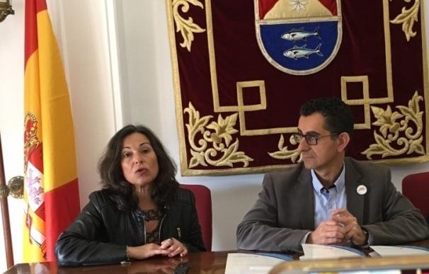 Diputación entrega al Ayuntamiento de Barbate un estudio para reducir la factura eléctrica