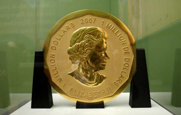 Imagen del 8 de diciembre de 2010 de la moneda de oro en el Museo Bode de Berlín (MARCEL METTELSIEFEN / DPA / AFP)