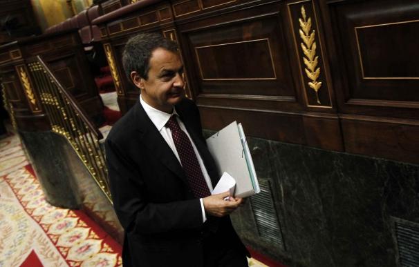 Zapatero defiende en el Congreso el nuevo decreto antidéficit