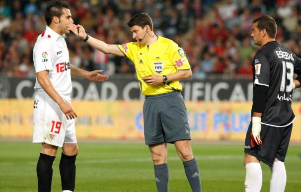 Negredo podrá jugar la final de la Copa del Rey pese a insultar al asistente