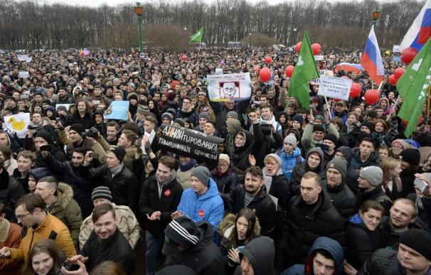 Miles de rusos salen a la calle protestando contra la corrupción
