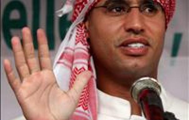 Seif al Islam Gadafi sigue libre pese al anuncio de rebeldes, según la BBC