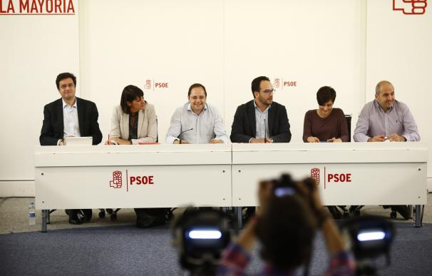 El PSOE exige a Rajoy que acuda a los debates con todos los candidatos: "No vale esconderse ni enviar a Soraya"
