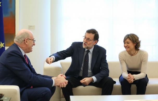 Rajoy aborda con el comisario de Agricultura la configuración futura de la PAC