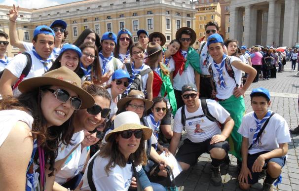 Miles de peregrinos invaden ya las calles de Roma para asistir a las canonizaciones del domingo