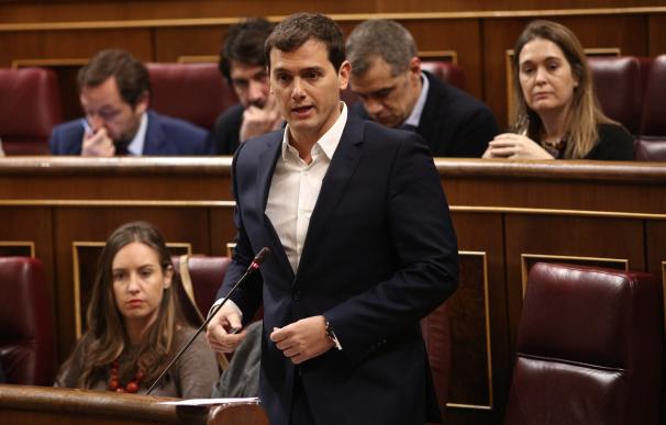 Rivera pide a Rajoy afrontar el independentismo aunque sea "incómodo hablar" con Puigdemont