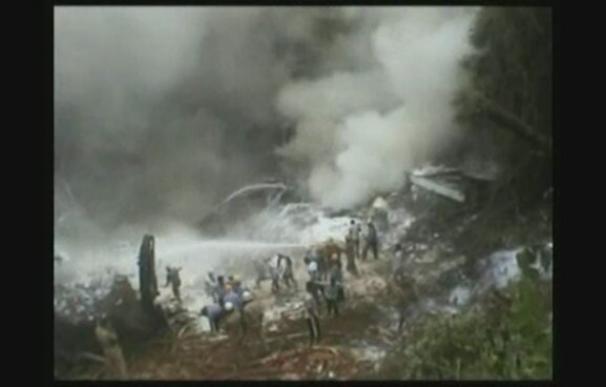 Ocho supervivientes y 158 muertos en un accidente aéreo en la India