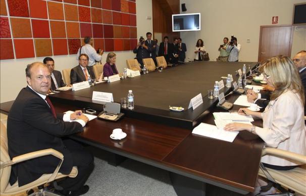 El presidente de Extremadura pide a Chaves una reunión sobre las inversiones