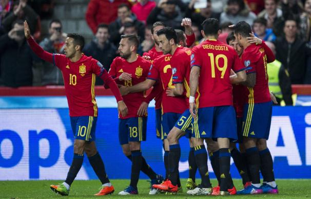 Los jugadores de España festejan el gol de Silva ante Israel.