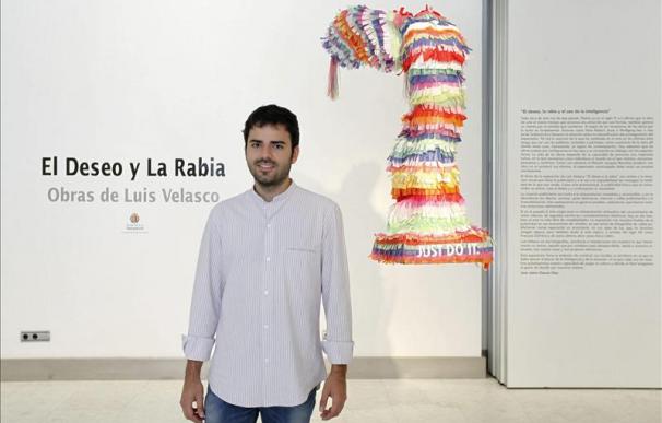 El artista vallisoletano Luis Velasco expone sobre la atracción y la frustración de la publicidad