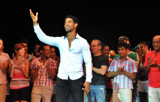 Entregan el Premio Nacional de Danza 2011 al bailarín Carlos Acosta