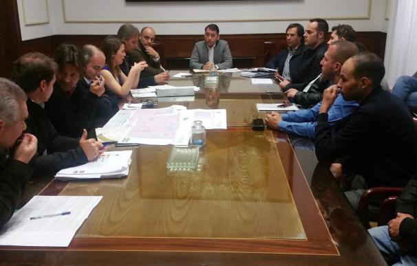 Ayuntamiento de Santa Cruz se compromete a facilitar la adaptación normativa de los locales de la avenida de Anaga