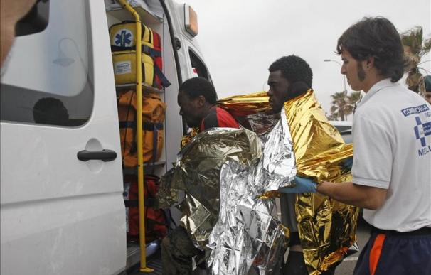 Llegan a Melilla 43 inmigrantes a bordo de tres embarcaciones, una de juguete