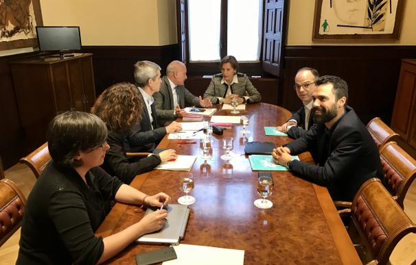 JxSí y CUP acuerdan reformar el reglamento del Parlament para acelerar la 'desconexión'