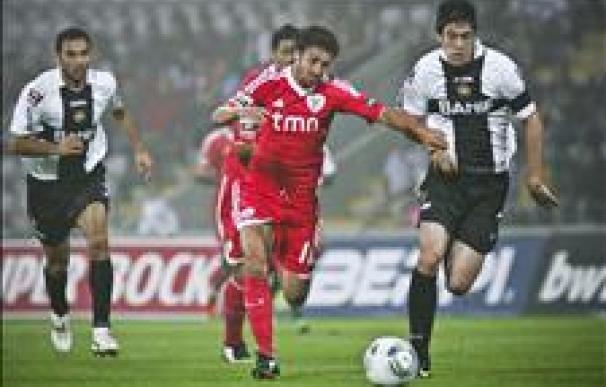 El Benfica sube al liderato provisionalmente con goles de Cardozo y César
