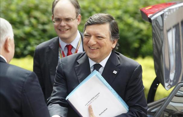 Barroso dice que la UE quiere diseñar con Libia el futuro político del país