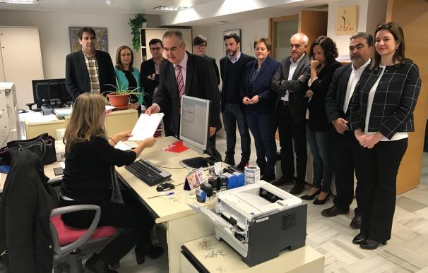 PSOE presenta una moción de censura contra el presidente murciano y propone a Tovar como candidato