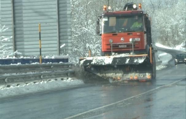Obras Públicas movilizará 63 quitanieves este sábado ante la previsión de nevadas, especialmente en la zona centro