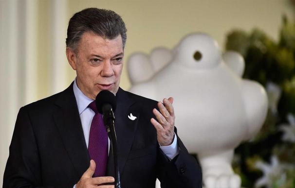 Santos anuncia la salida "del último soldado venezolano" del campamento levntado en Colombia