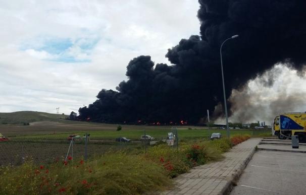 El fuego afecta a 15.000 de las 80.000 toneladas de neumáticos del vertedero de Seseña