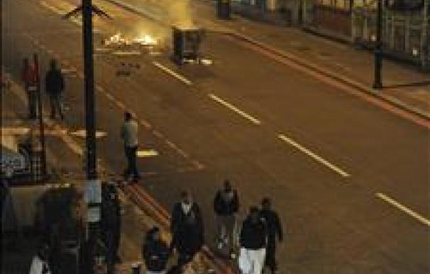 26 agentes heridos y 42 arrestos en unos graves disturbios en Londres