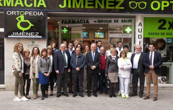 Ceniceros resalta que la Farmacia Jiménez de Arnedo es ejemplo de "servicio de gran calidad y atención cercana"