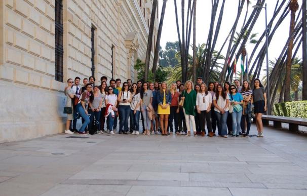 IAJ y UMA muestran a estudiantes Erasmus la cultura de la capital con el programa 'A Journey to Málaga'