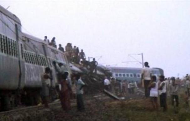 Al menos 65 muertos en un supuesto sabotaje ferroviario en India