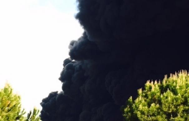 Cerca del 40 por ciento de las 70.000 toneladas de neumáticos de Seseña están ardiendo