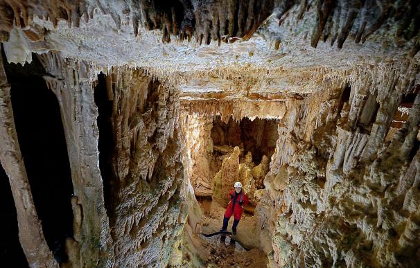 Visitas guiadas a la Cueva de los Franceses y su "privilegiado" entorno para impulsar el geoparque de Las Loras
