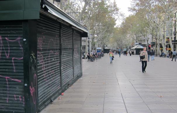 Barcelona limitará la ocupación de la vía y ordenará los elementos de la Rambla