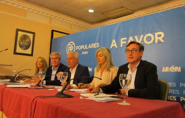 Arenas pide al PSOE resolver "sus contradicciones internas" para ayudar a la estabilidad y a "contestar al separatismo"