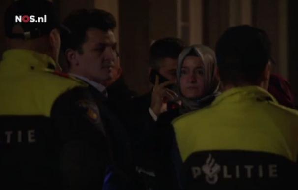 La ministra turca será escoltada por Policía holandesa hasta la frontera con Alemania