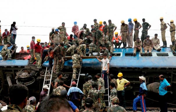 Al menos 71 muertos por un sabotaje maoísta contra el expreso Calcuta-Bombay