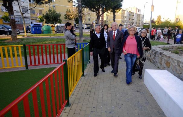 El Ayuntamiento de Málaga invierte 50.000 euros en el parque infantil de La Peseta en Portada Alta