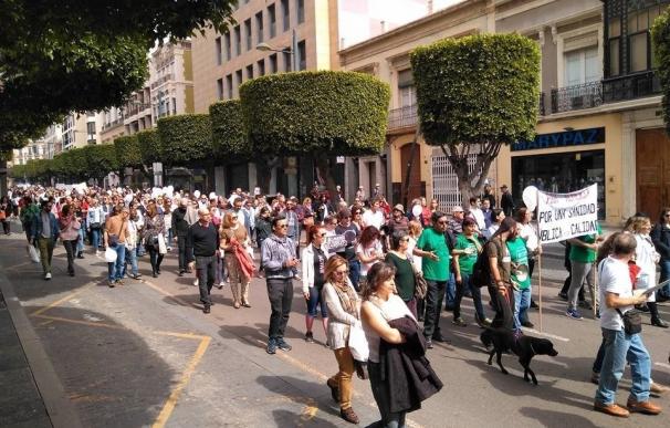 Cientos de personas se movilizan para pedir un "refuerzo" de la sanidad pública y acabar con las "carencias"