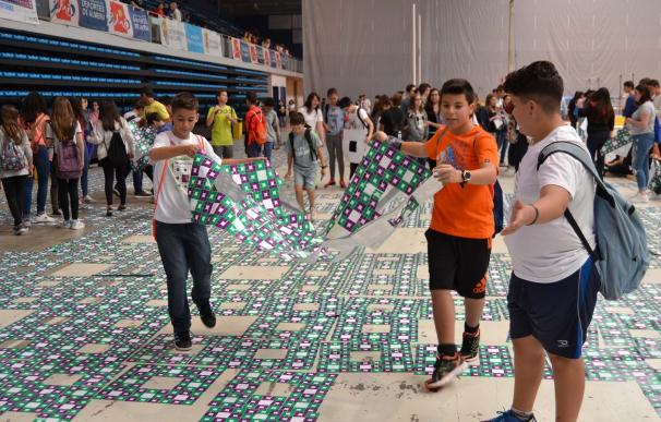 El Palacio de los Juegos Mediterráneos acoge la alfombra de Sierpinski más grande del mundo