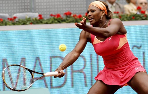 Serena salva un punto de partido y tira de épica para doblegar a Dushevina en el torneo de Madrid