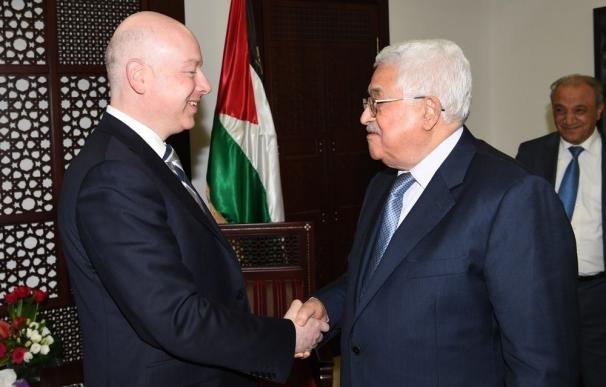 El enviado de Trump para Negociaciones Internacionales se reúne con Abbas
