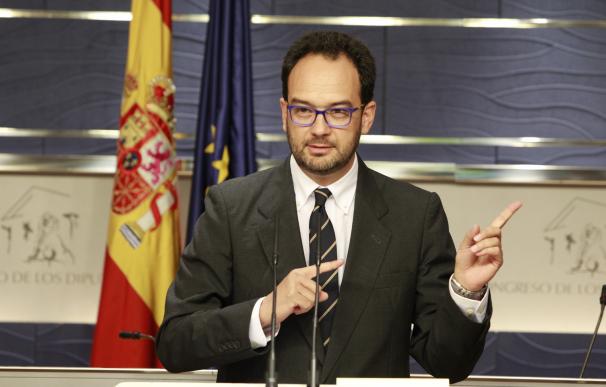 Hernando (PSOE) cree que Pablo Iglesias "se ha marchitado" y por eso recurre a IU y le acusa de tener "dos caras"