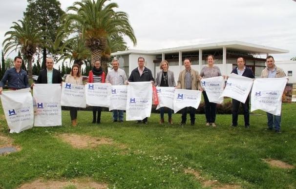 Diputación entrega 21.000 bolsas y 60 cubas para promover el respeto medioambiental en los caminos del Rocío