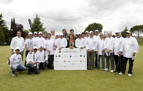 Una veintena de cocineros juegan al golf para luchar contra el hambre