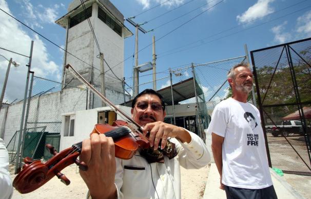 La familia de un hispano-holandés en la cárcel Cancún quiere ver a Felipe Calderón en España