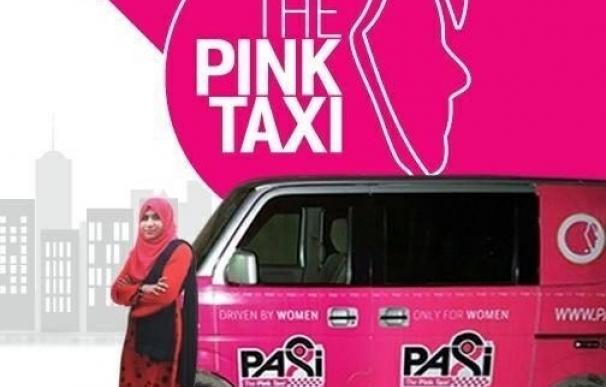 Taxis rosas en Pakistán para proteger a las mujeres del acoso en el transporte público