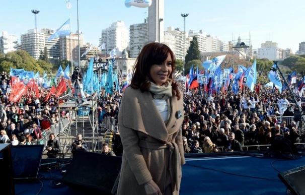 La Policía registra apartamentos de Fernández de Kirchner y sus hijos en Buenos Aires