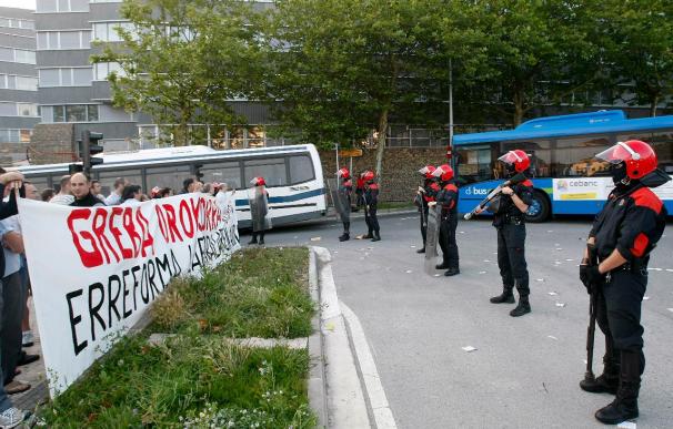 Un sabotaje y cuatro "imputados"en las primeras horas de la huelga general en Euskadi
