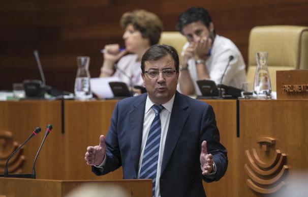 Vara es investido presidente de la Junta de Extremadura con los votos de PSOE y Podemos