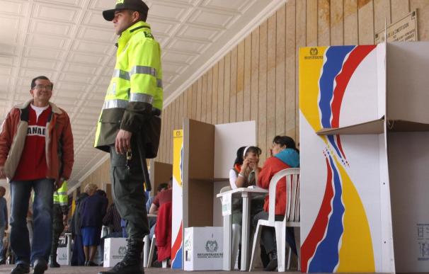 Con el 62,97 por ciento de mesas escrutadas, Santos obtiene 46,64 por ciento y Mockus el 21,64 por ciento
