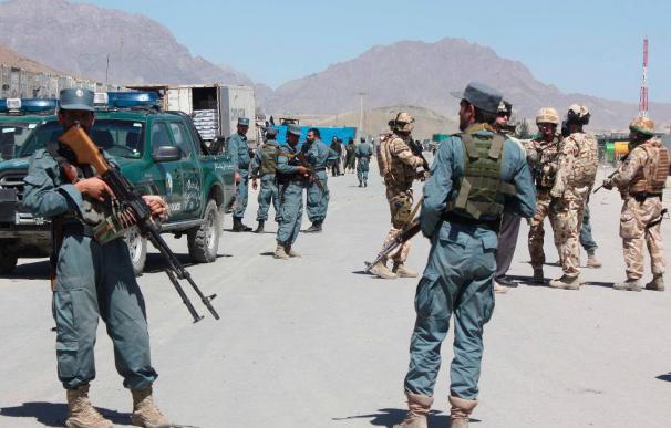 La ISAF bombardea un distrito recién conquistado por los talibanes en el este afgano