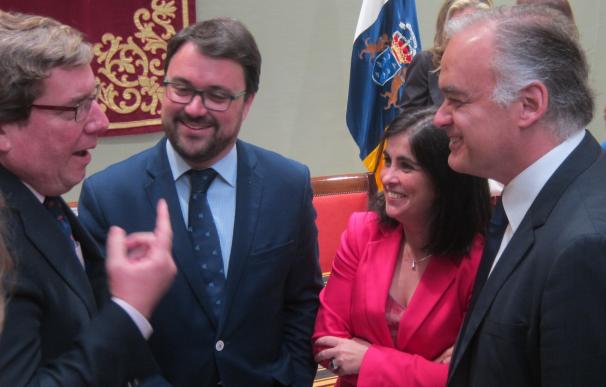 González Pons alerta de que "crece el populismo" en Europa y aboga por un "papel nuevo" de los parlamentos